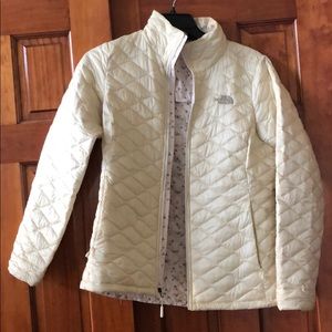 The North Face - women’s Thermoball jacket
